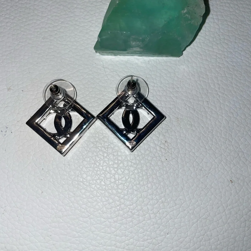 Elegant Chanel Silver tone Earrings with crystals collection 2022 - Picture 8 of 16